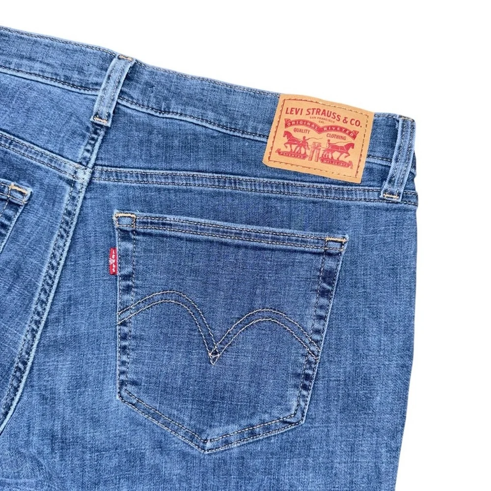 Levi’s Boyfriend Mid Rise Women’s Jeans Sz 31 x 27 Lapis Gem Medium Wash Stretch